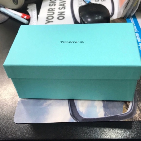 Accessories - Tiffany sunglass case